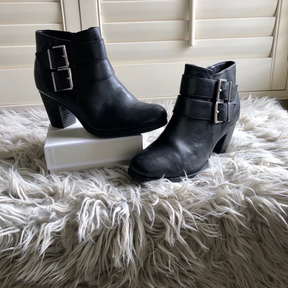 Black leather Clark’s Booties